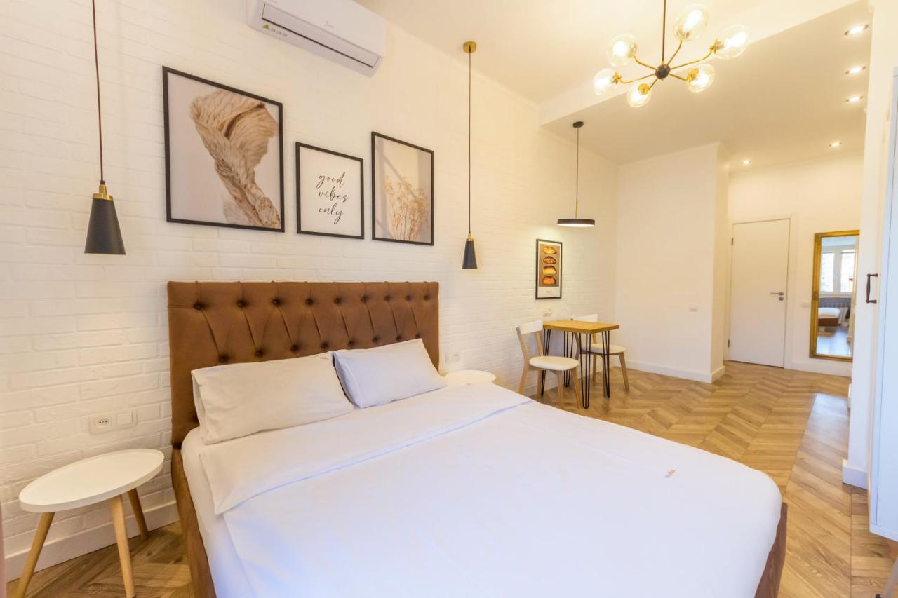 Self Check-In Apartments Kiev Buitenkant foto