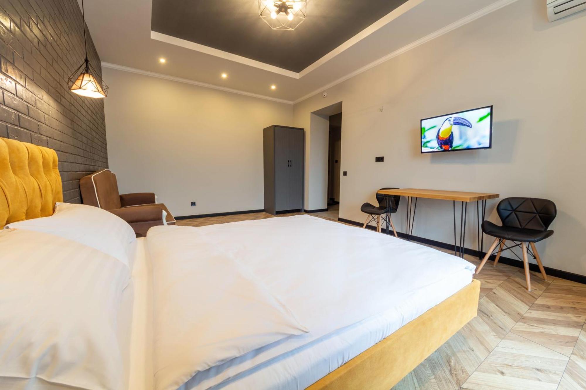 Self Check-In Apartments Kiev Buitenkant foto